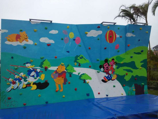 室外儿童攀岩墙案例